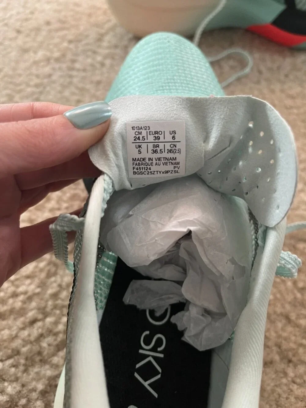 ASICS Metaspeed Sky Paris • Size 6M / 7.5W • Illuminate Mint/Black